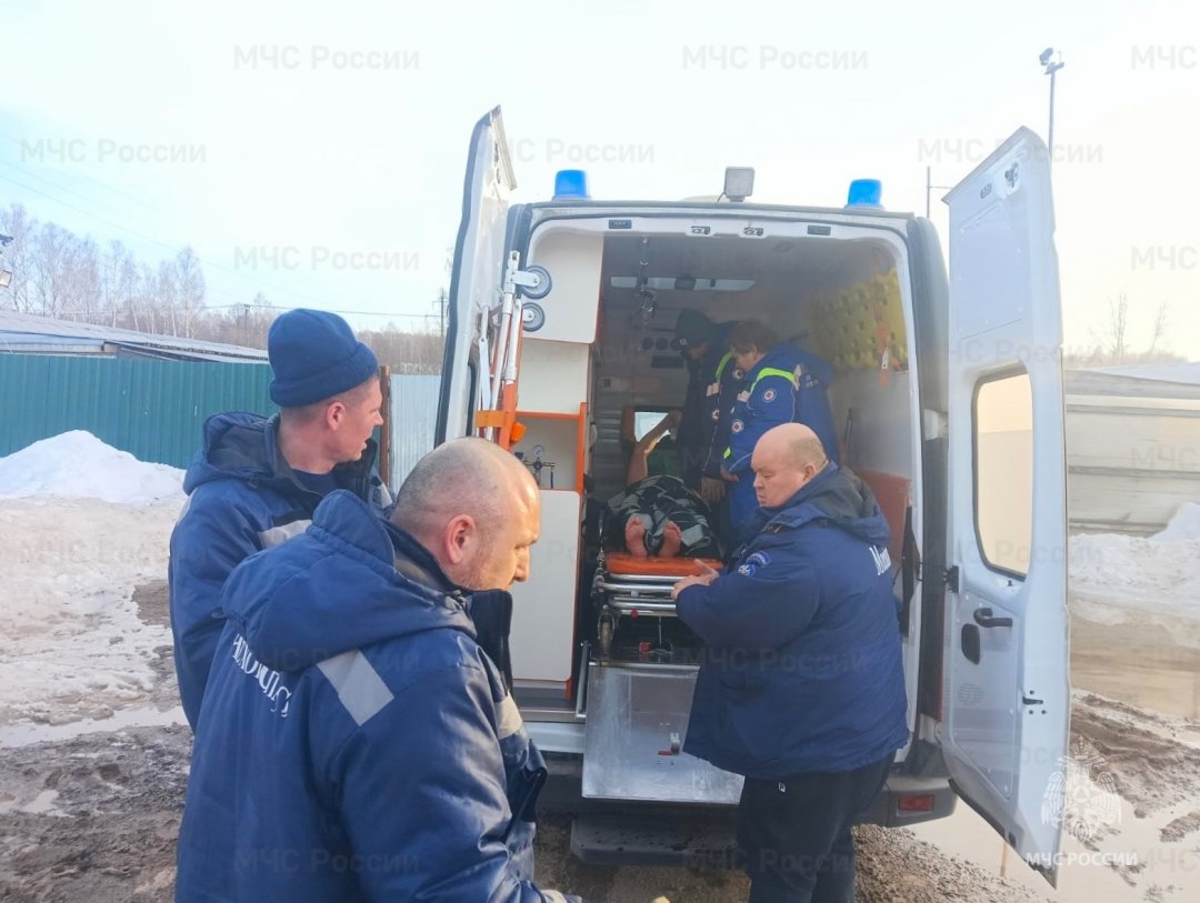 Спасатели Подмосковья спасли рыбака, провалившегося под лед в округе Чехов