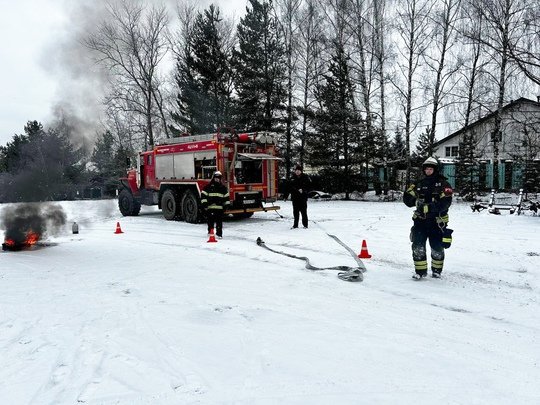 🙌 Вчера работники 311-й пожарно-спасательной части #Мособлпожспас совместно с сотрудниками скорой помощи и ГИБДД приняли участие в учениях по ликвидации ДТП